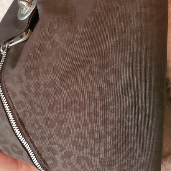 BAGGALLINI CROSS BODY or over the arm PURSE. LOTS OF COMPARTMENTS & STYLE! - Picture 3 of 15